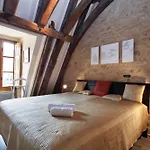 Апартаменты Le Grenier Du Chapitre Son Loft Avec Les Poutres Et Sans Les Poutres *