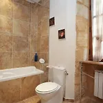 Апартаменты Le Grenier Du Chapitre Son Loft Avec Les Poutres Et Sans Les Poutres
