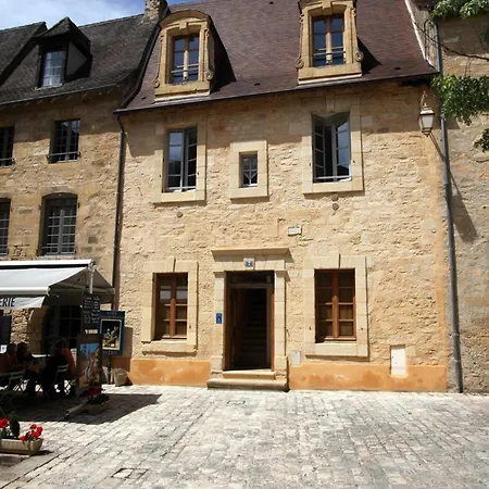 Le Grenier Du Chapitre Son Loft Avec Les Poutres Et Sans Les Poutres Sarlat