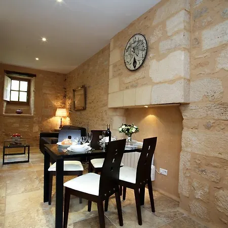 Le Grenier Du Chapitre Son Loft Avec Les Poutres Et Sans Les Poutres * Sarlat