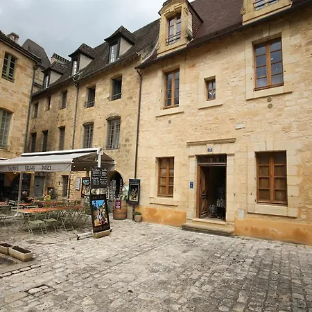 Le Grenier Du Chapitre Son Loft Avec Les Poutres Et Sans Les Poutres Sarlat