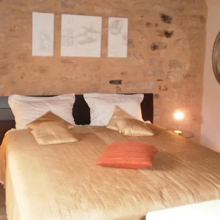 Le Grenier Du Chapitre Son Loft Avec Les Poutres Et Sans Les Poutres Appartamento Sarlat