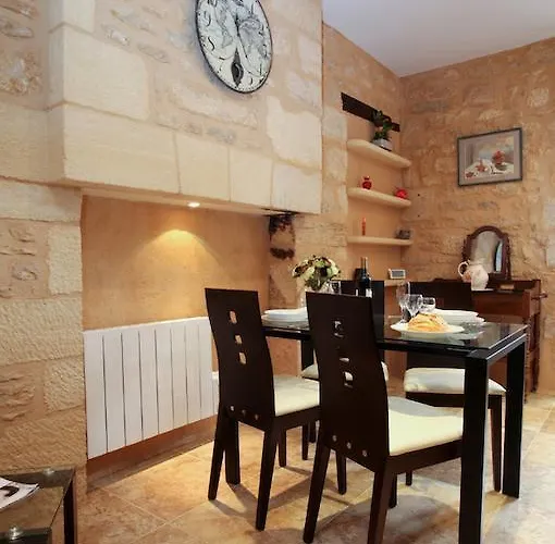 Le Grenier Du Chapitre Son Loft Avec Les Poutres Et Sans Les Poutres Lejlighed