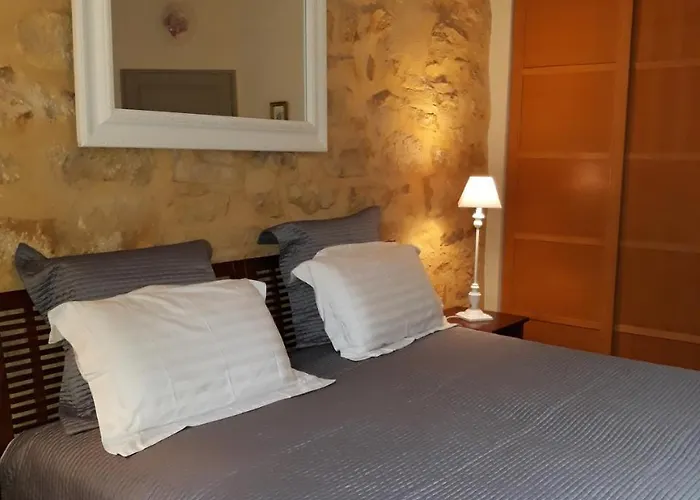 Le Grenier Du Chapitre Son Loft Avec Les Poutres Et Sans Les Poutres Lejlighed